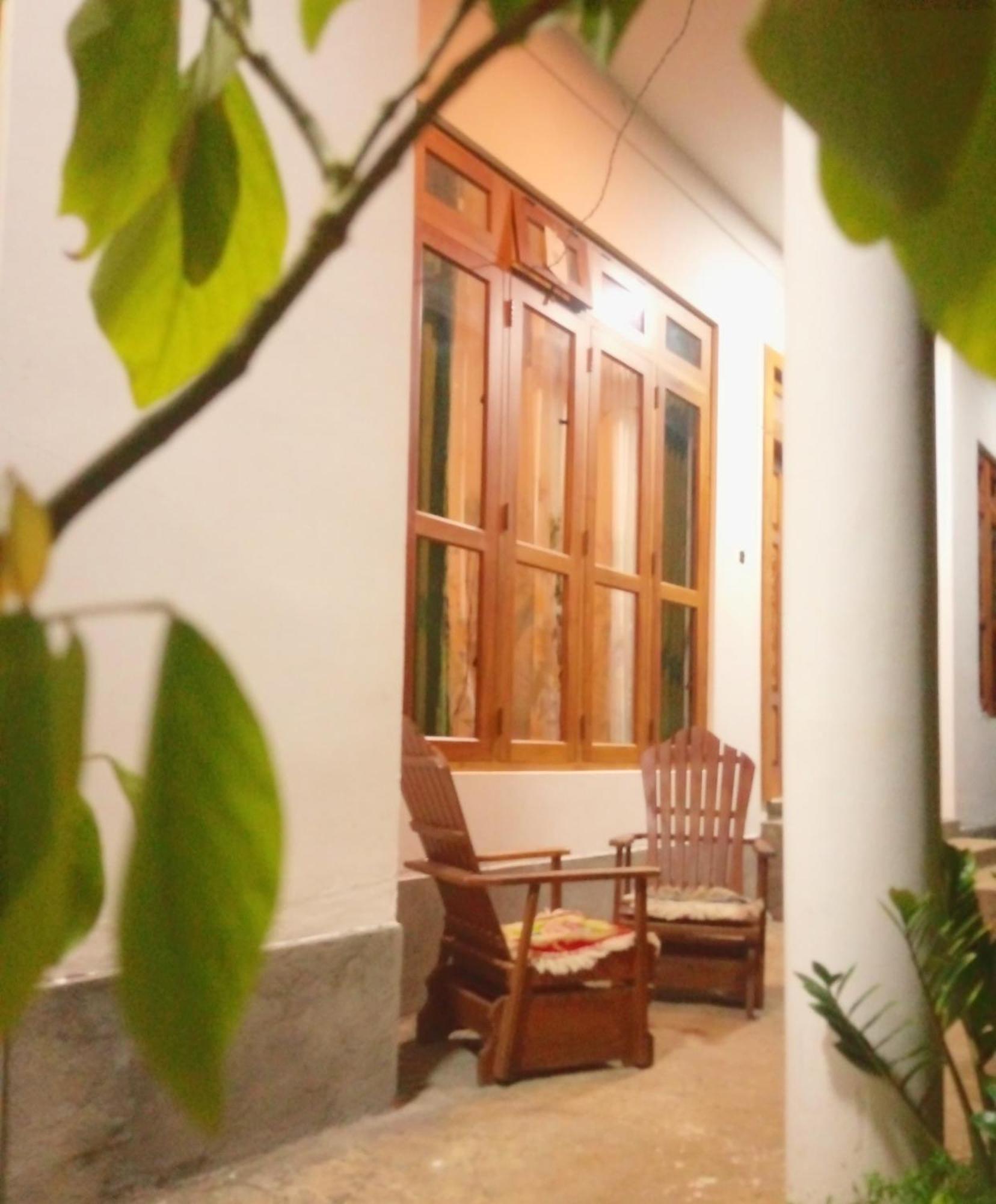 Alexandra Home For Foreign Tourists Only 加姆波勒 外观 照片