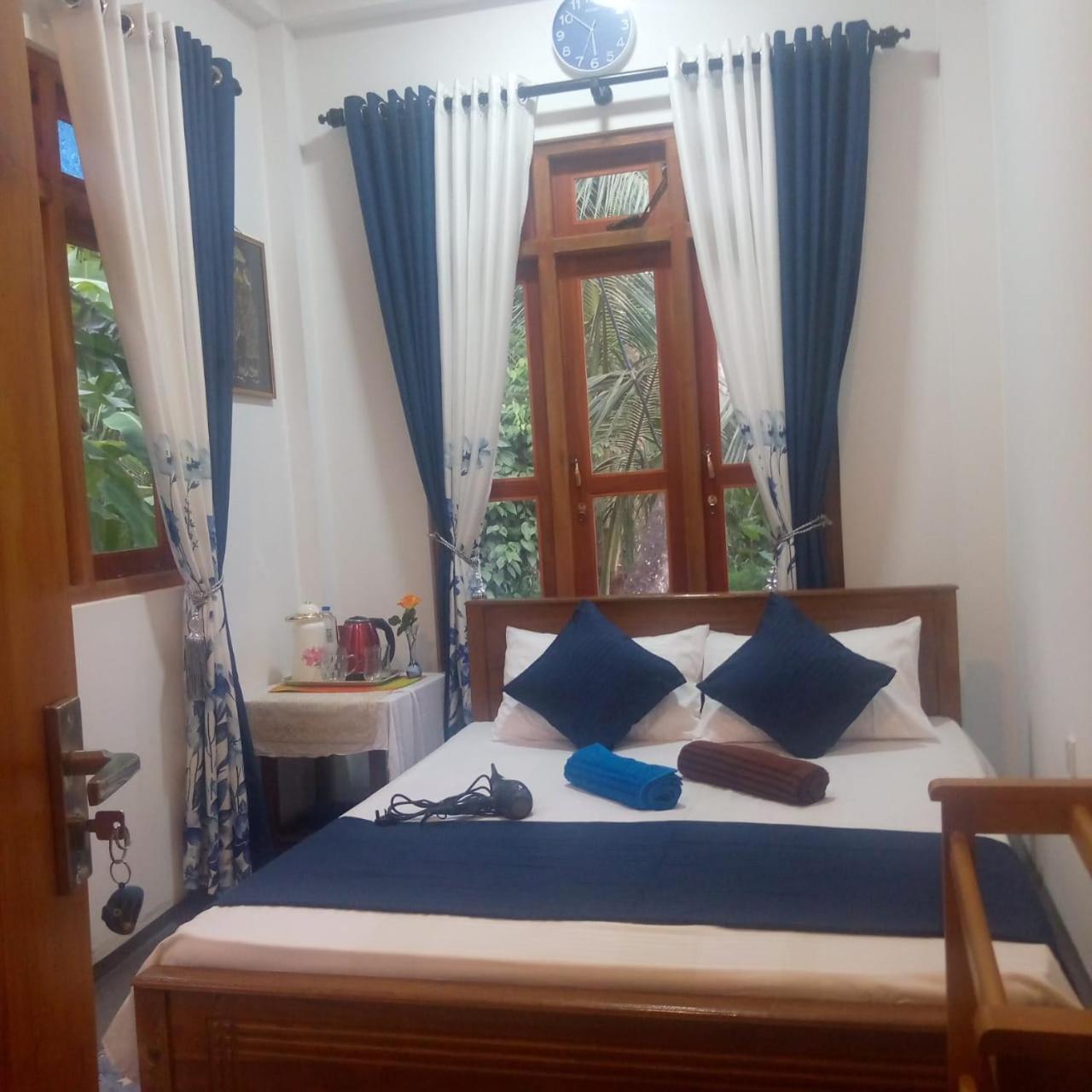 Alexandra Home For Foreign Tourists Only 加姆波勒 外观 照片