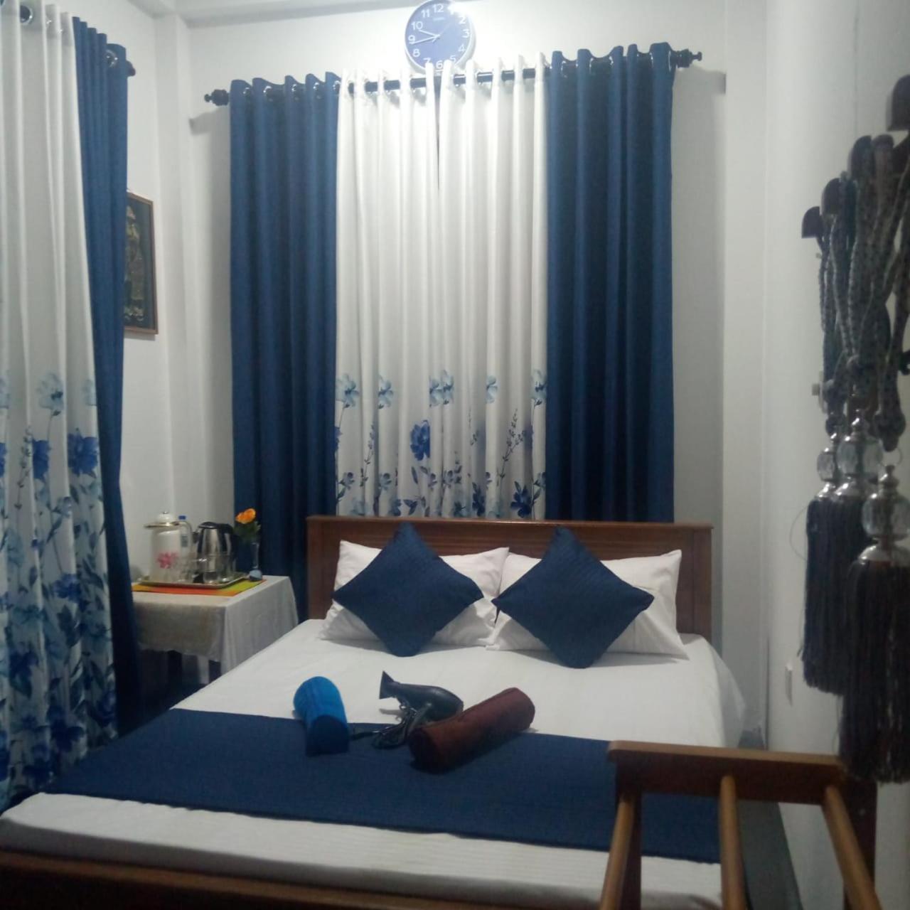 Alexandra Home For Foreign Tourists Only 加姆波勒 外观 照片