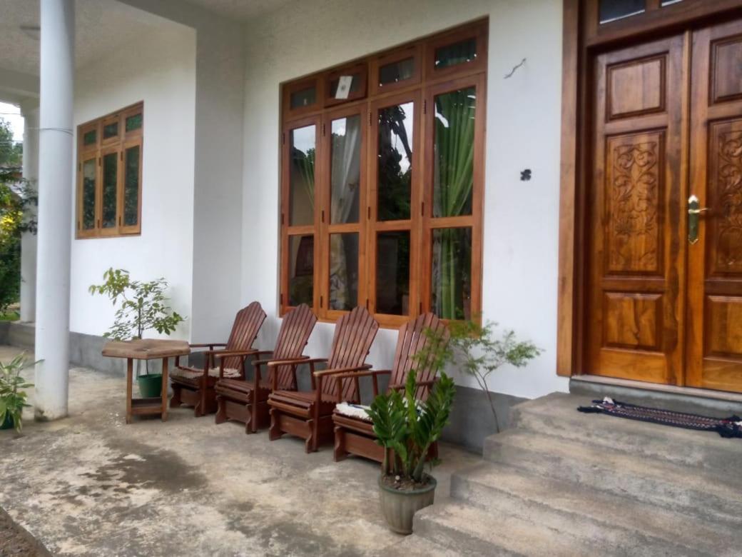 Alexandra Home For Foreign Tourists Only 加姆波勒 外观 照片