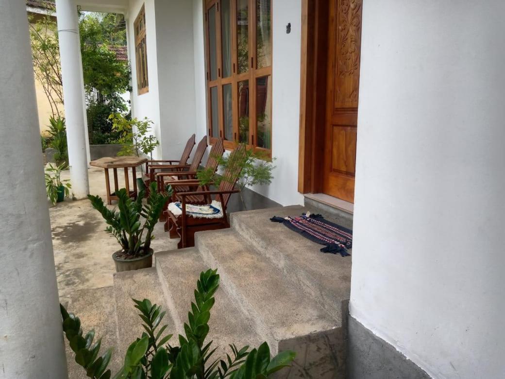 Alexandra Home For Foreign Tourists Only 加姆波勒 外观 照片