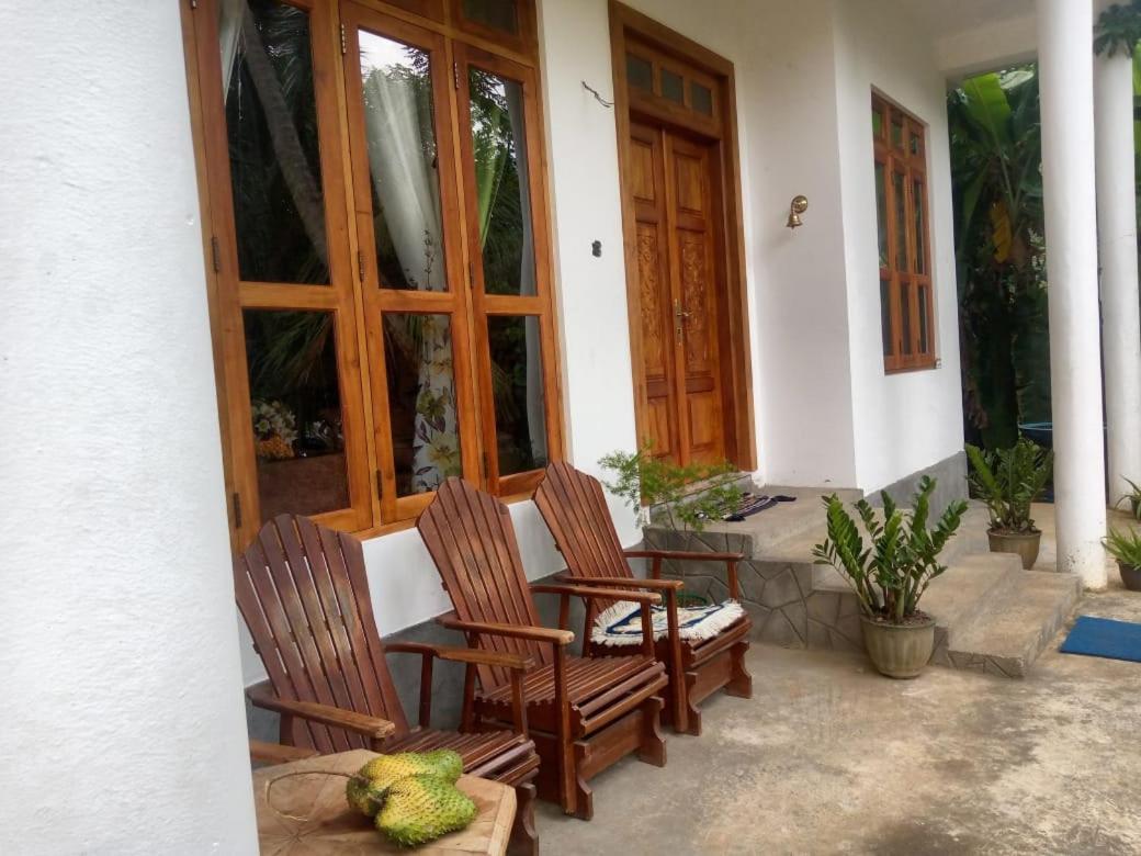 Alexandra Home For Foreign Tourists Only 加姆波勒 外观 照片