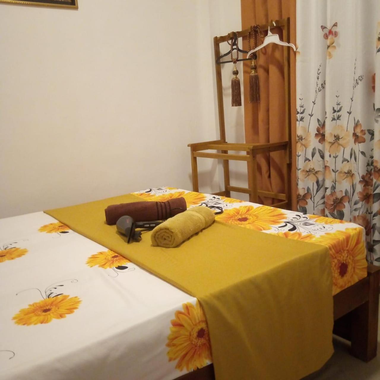 Alexandra Home For Foreign Tourists Only 加姆波勒 外观 照片
