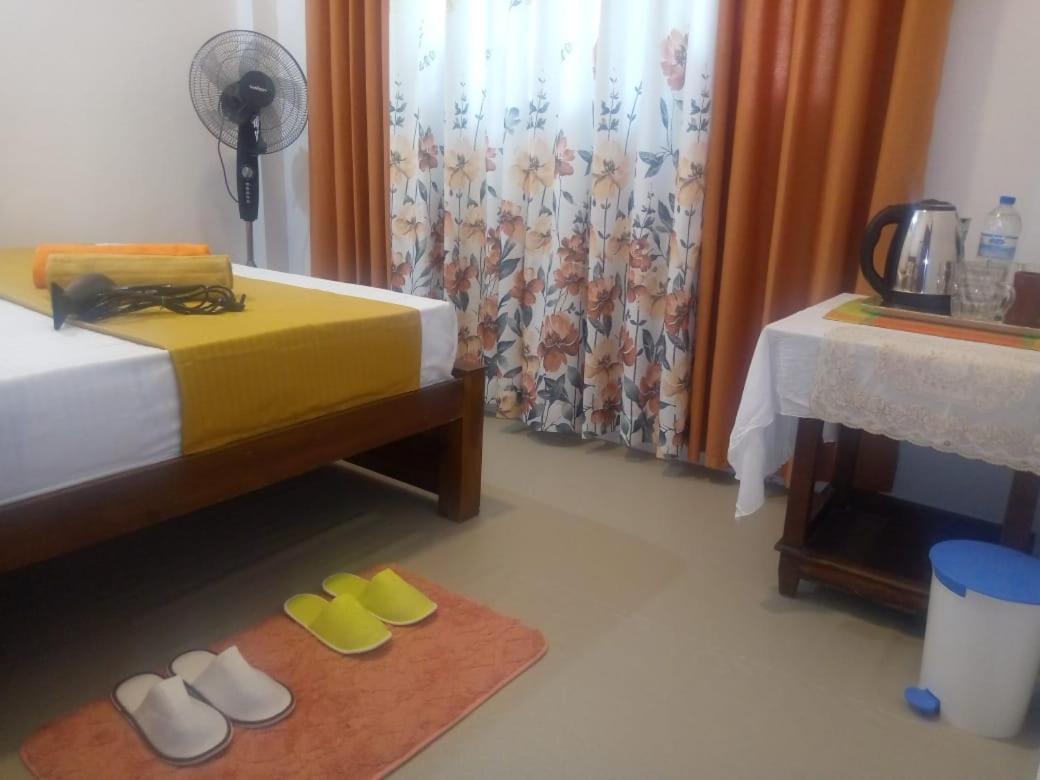 Alexandra Home For Foreign Tourists Only 加姆波勒 外观 照片